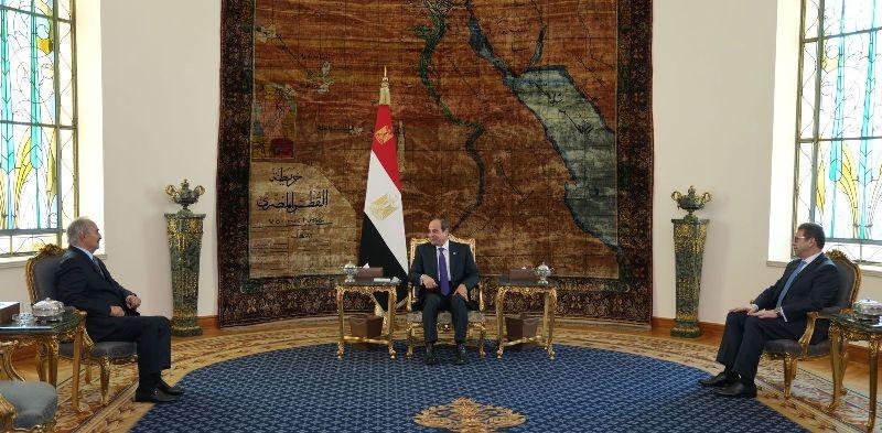 الرئيس السيسي يؤكد حرص مصر على ضمان وحدة وتماسك المؤسسات الوطنية الليبية