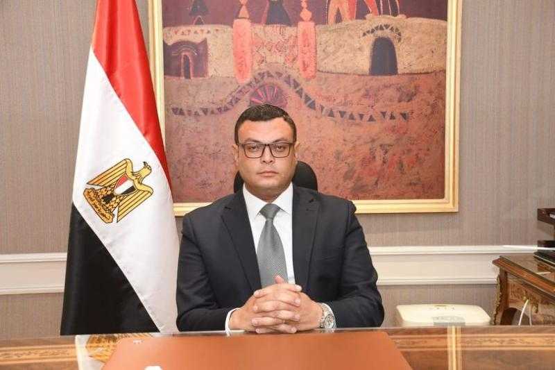 وزير الإسكان يتابع سير العمل بمشروعات تطوير البنية الأساسية فى السادات