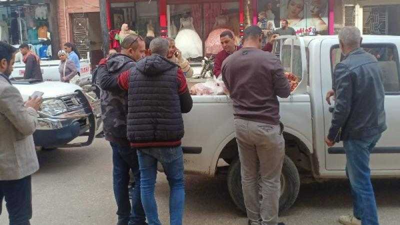 حملات تموينية مكبرة على أماكن عرض وتداول بيع اللحوم بمركز القوصية