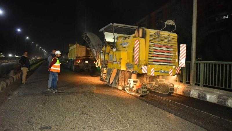 بدء رصف ومعالجة فواصل كوبريي فيصل والهلالي بتكلفة 25 مليون جنيه بأسيوط