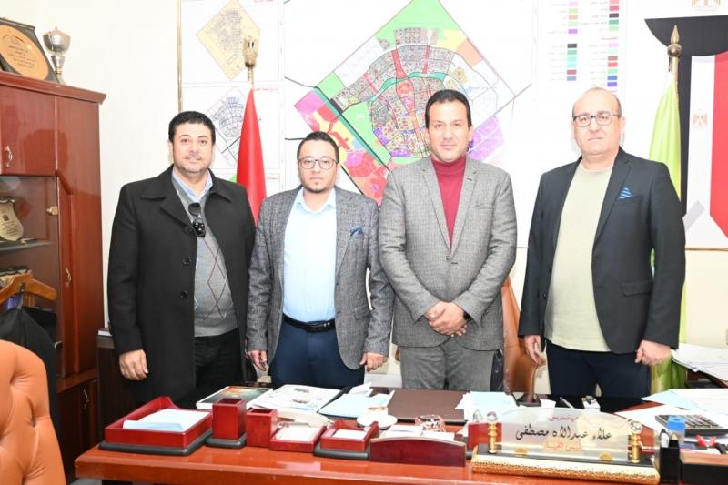 رئيس جهاز مدينة العاشر من رمضان يبحث فرص التعاون مع وفد من شركة ”لارك” التركية