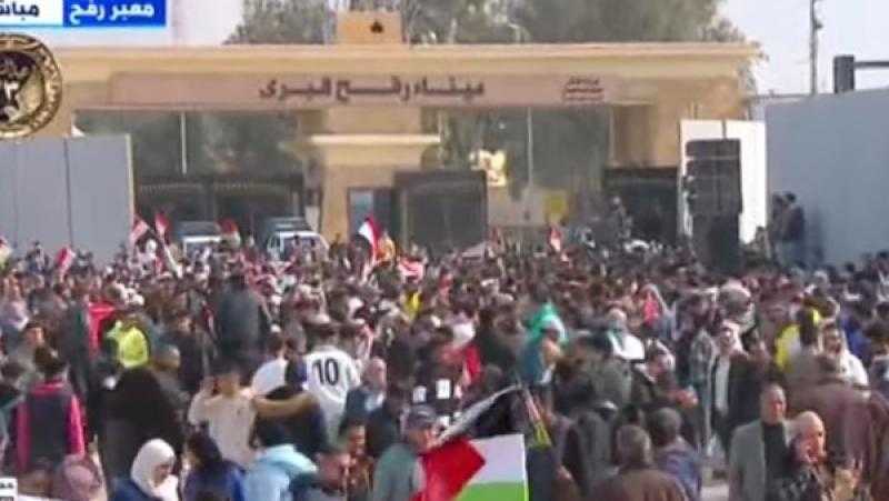 رسالة قوية من معبر رفح.. الشعب المصري يساند فلسطين ويرفض التهجير