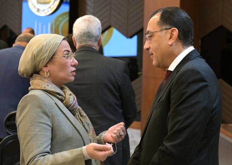 رئيس الوزراء يُتابع مع وزيرة البيئة عدداً من ملفات العمل