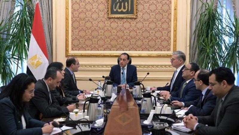 رئيس الوزراء يراجع ترتيبات عقد مؤتمر مصر الدولى للطاقة ومبادرة تحويل السيارات للغاز