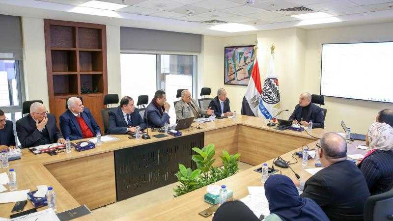 وزير قطاع الأعمال يتابع مستجدات مشروعات قطاع الصناعات المعدنية التابع للوزارة