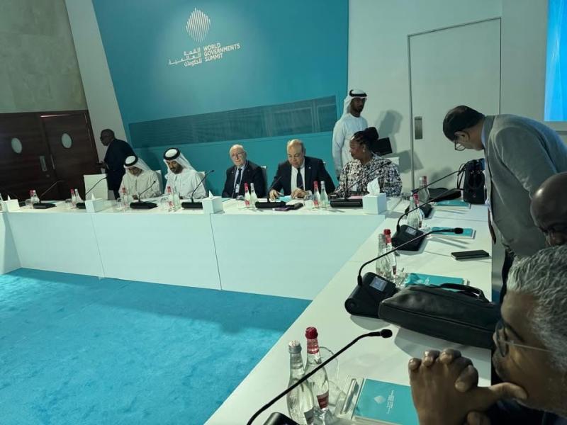 وزير الطيران المدني يشارك في جلسة حوارية تحت عنوان ”مواجهة التحديات وتعزيز الاستدامة الاجتماعية للطيران المدني”