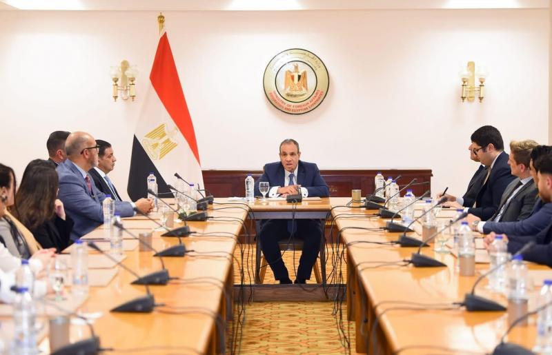 وزير الخارجية والهجرة يلتقي بطلاب من جامعة فيينا وجامعة نورثمبريا والجامعة الألمانية بالقاهرة