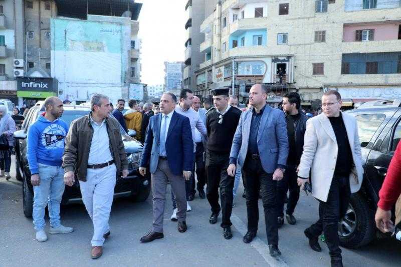 محافظ الشرقية يقود حملة مكبرة لرفع الإشغالات والباعة الجائلين بشوارع مدينة الزقازيق