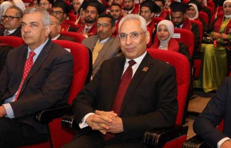 رئيس جامعة المنيا يشهد حفل تخرج الدفعة 35 بكلية الطب