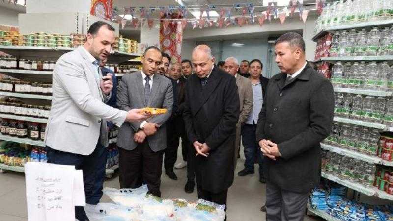 محافظ المنيا يتفقد معرض الشركة المصرية ضمن سلسلة ”أهلاً رمضان”