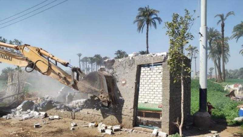 إزالة 30 حالة تعد على أملاك الدولة وأراضي زراعية في أسيوط