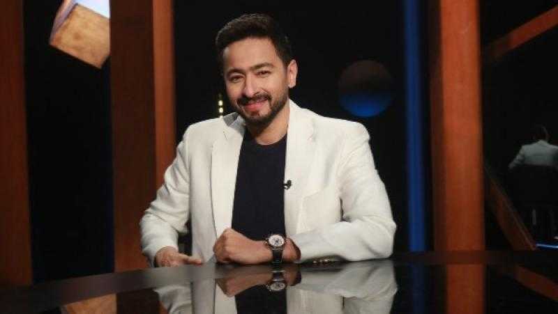 حمادة هلال يكشف عن معاناة زوجته بعد وفاة والدها