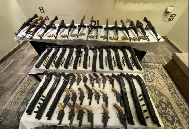 بحوزة 83 متهمًا.. رجال الداخلية يضبطون 101 قطعة سلاح ناري متنوعة