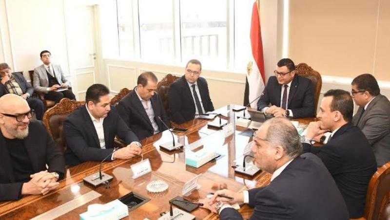 وزير الإسكان يلتقي مسئولي ”منصة مصر العقارية” لبحث أوجه التعاون