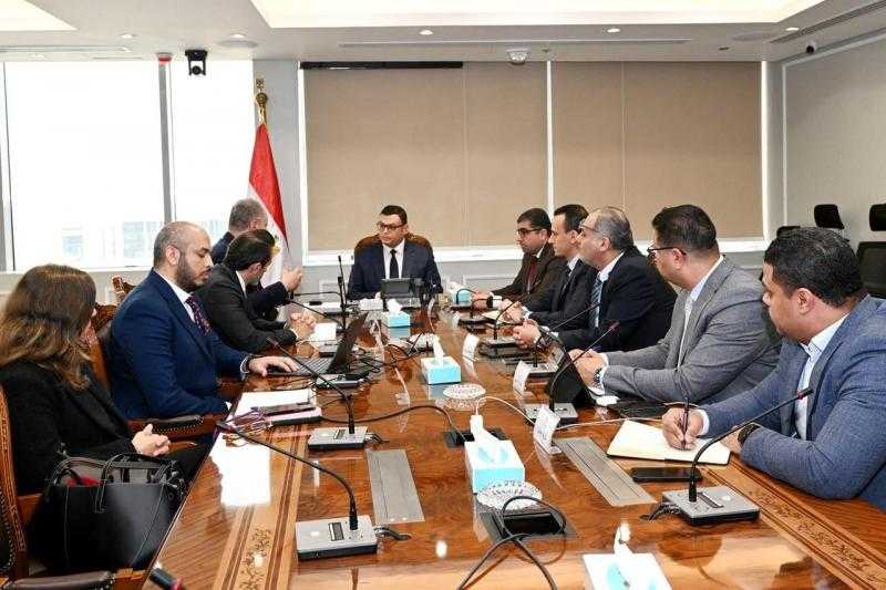 وزير الإسكان يستعرض مقترحًا للمخطط الإستراتيجي لتنمية منطقة غرب رأس الحكمة بالساحل الشمالي