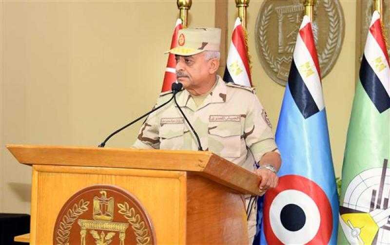 وزير الدفاع يشهد حفل انتهاء فترة الإعداد لطلبة الأكاديمية والكليات العسكرية