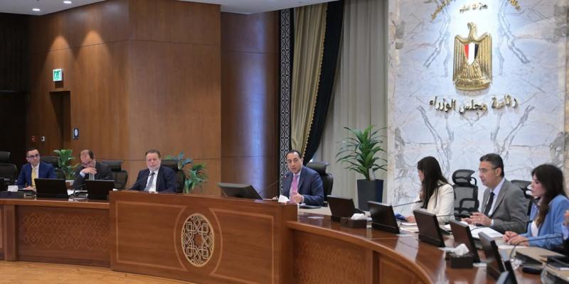 الحكومة: الاستمرار في تنفيذ السياسات الخاصة بالحفاظ على سعر صرف مرن