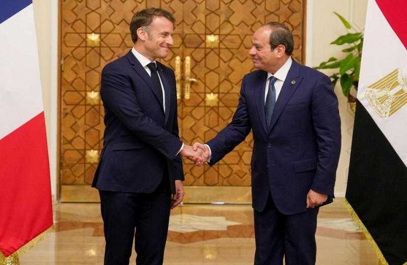 الرئيس السيسي ونظيره الفرنسي يصلان إلى العريش