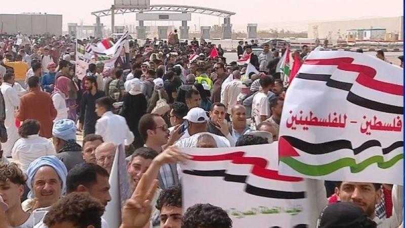 حشود رفح.. برلماني: تنمية سيناء حق للمصريين وليست تمهيدًا لتهجير الفلسطينيين