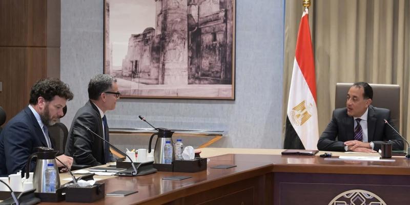 رئيس الوزراء يلتقي الرئيس التنفيذي لمتاجر ”أمازون” العالمية لبحث فرص التوسع في السوق المصرية