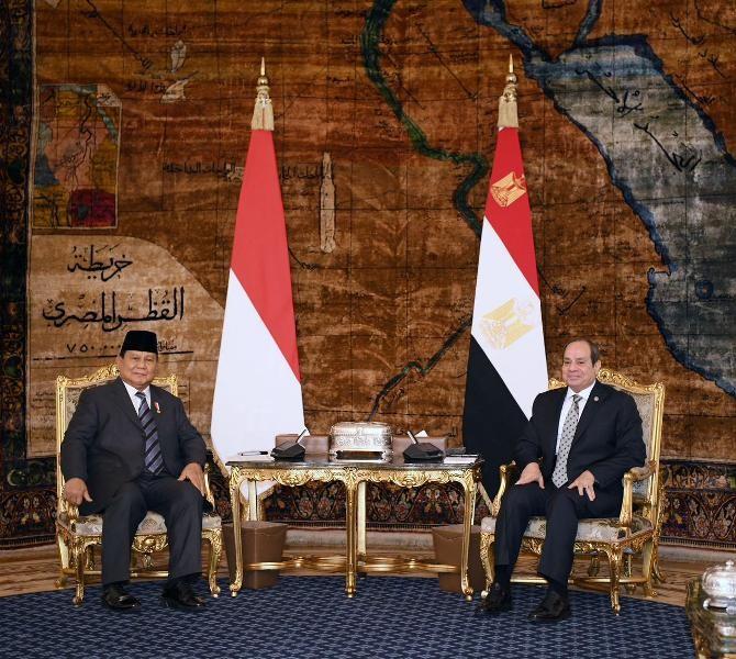 الرئيس السيسى يصطحب نظيره الإندونيسى فى جولة بالأكاديمية العسكرية بالعاصمة الإدارية