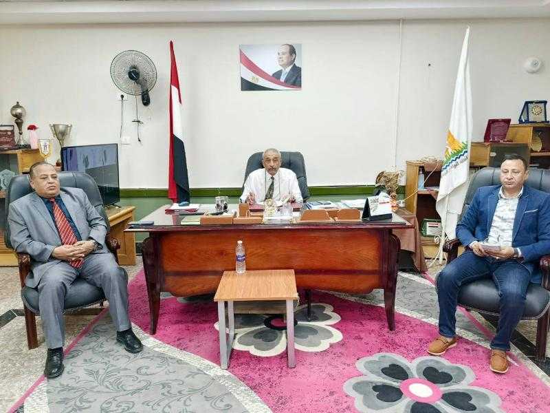 وكيل تعليم الوادي الجديد يناقش الاستعداد للامتحانات مع مديري الإدارات