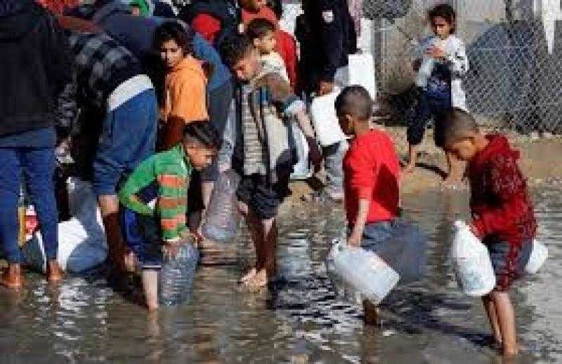 الأونروا تواصل تقديم المساعدات المنقذة للحياة بغزة وسط الحرب والمجاعة
