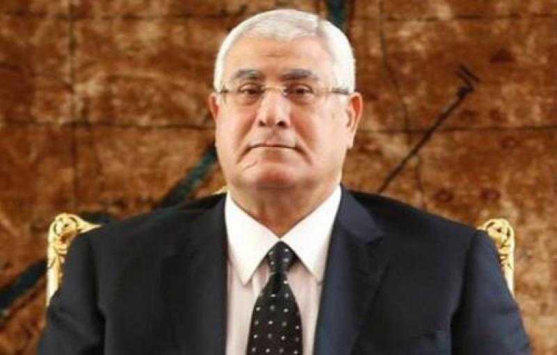 عدلي منصور يتمني السلام والرخاء لمصر خلال تهنئة البابا تواضروس بعيد القيامة
