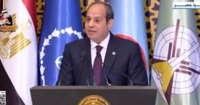 الرئيس السيسى: ”ليه ما بنستفدش من بعض المساجد ونعلم فيها ولادنا”