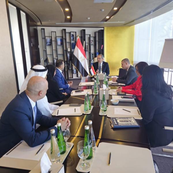 وزير الاتصالات يعقد مباحثات مع مسؤولى بنوك وشركات عالمية لبحث آفاق التعاون والاستثمار