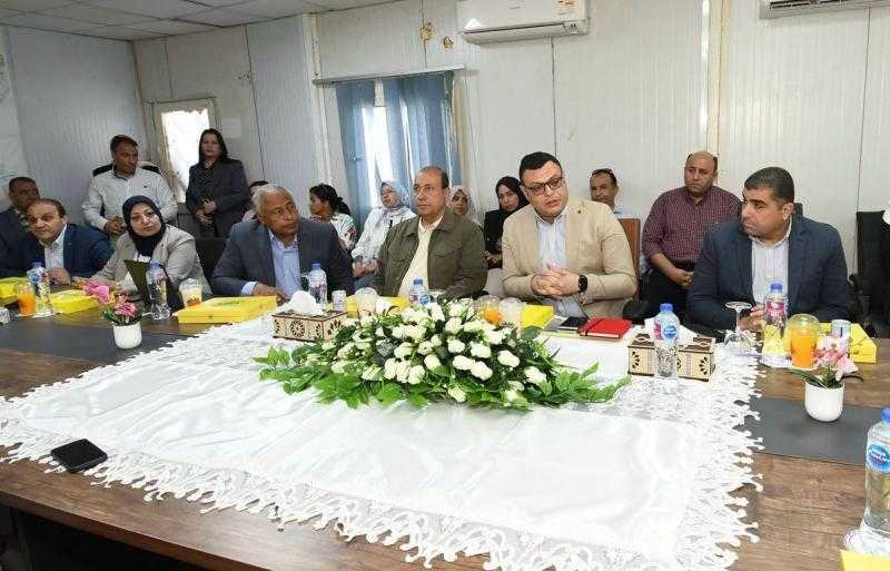 في مستهل جولته.. وزير الإسكان يتابع مع الشركات العاملة بحدائق تلال الفسطاط الموقف التنفيذي للمشروع