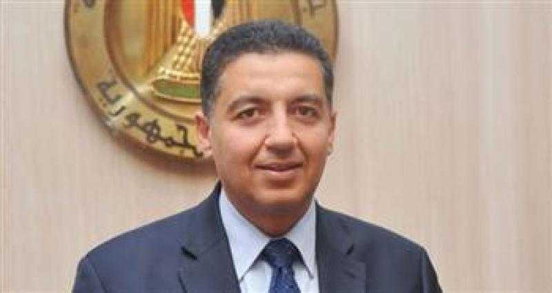 سفير مصر باليونان يشارك في مراسم التوقيع على الاتفاق بين البنك الأوروبي و”كوبولوزيس”