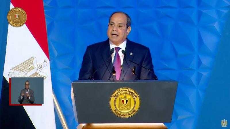 الرئيس السيسي: الحكومة تواصل الجهد لتوفير بيئة عمل متجددة