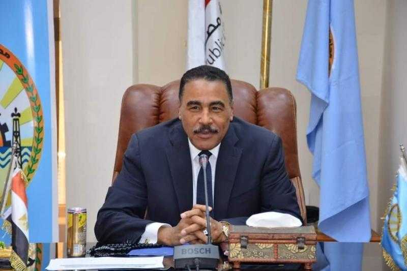 محافظ مطروح يثني على خدمات قافلة العيون للأكاديمية العربية للعلوم بالمحافظة
