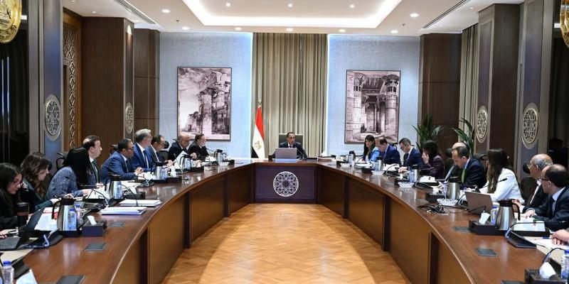رئيس الوزراء يتابع مستجدات الموقف الحالي لبرنامج الطروحات الحكومية
