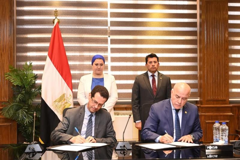 وزير الشباب والرياضة يشهد مراسم توقيع بروتوكول تعاون بين الوزارة والمجلس القومي للطفولة والأمومة