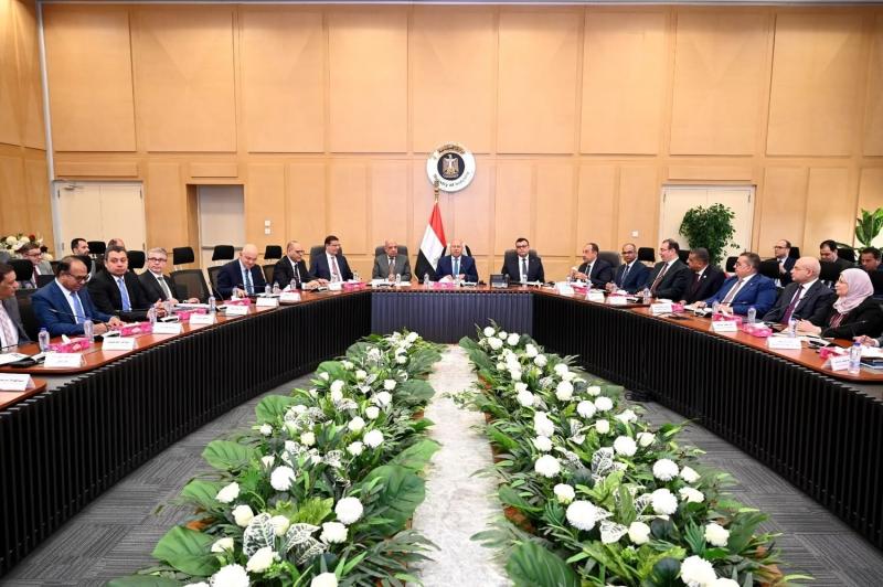 وزير الصناعة والنقل يترأس الاجتماع الثاني والعشرين للمجموعة الوزارية للتنمية الصناعية