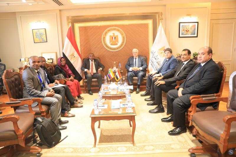 وزير التعليم العالي يستقبل وزير خارجية جمهورية القمر لتعزيز العلاقات الأكاديمية والبحثية