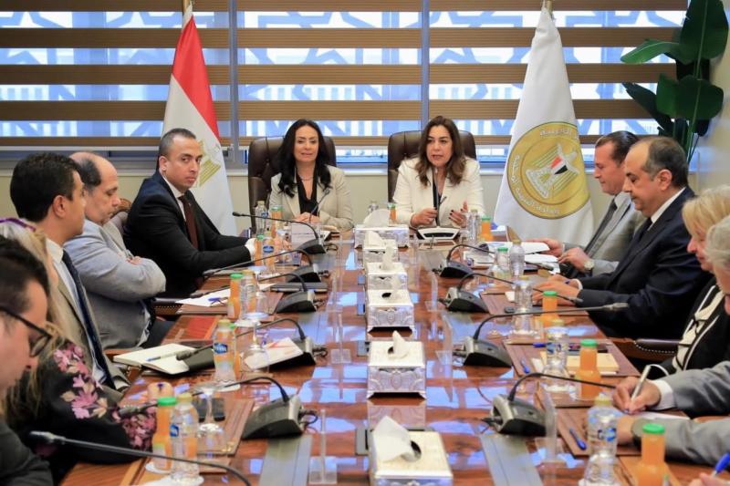 وزيرتا التنمية المحلية والتضامن الاجتماعي يبحثان التعاون في دعم المشروع القومي ”أيادي مصر” للتسويق للحرف التراثية واليدوية