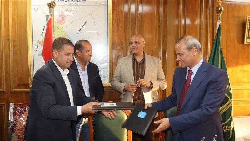 محافظ القليوبية يشهد توقيع بروتوكول تعاون لإقامة معرض دار المعارف بمكتبة مصر العامة في بنها