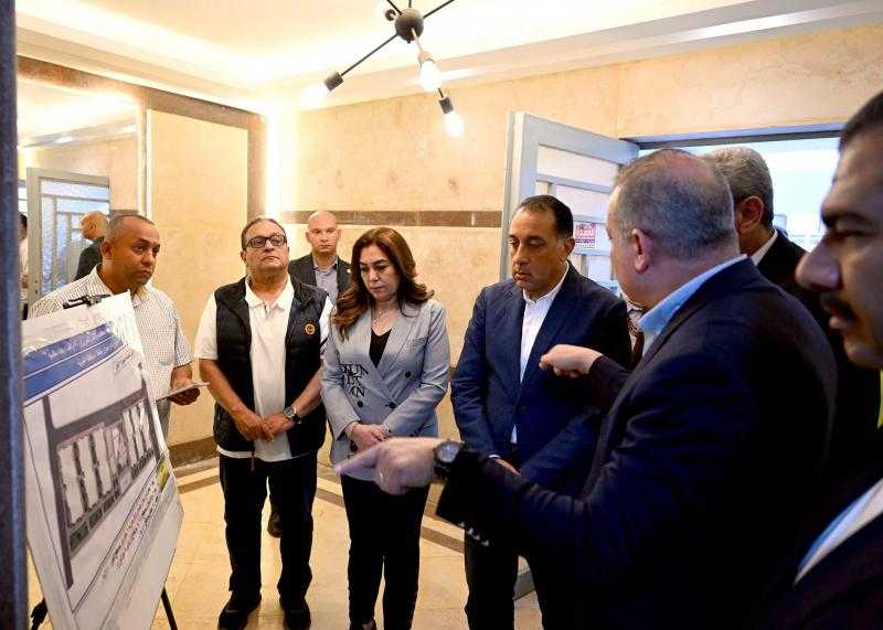 رئيس الوزراء يتفقد مشروع إسكان لمحدودي الدخل بالعجيزي نفذه صندوق التنمية الحضرية