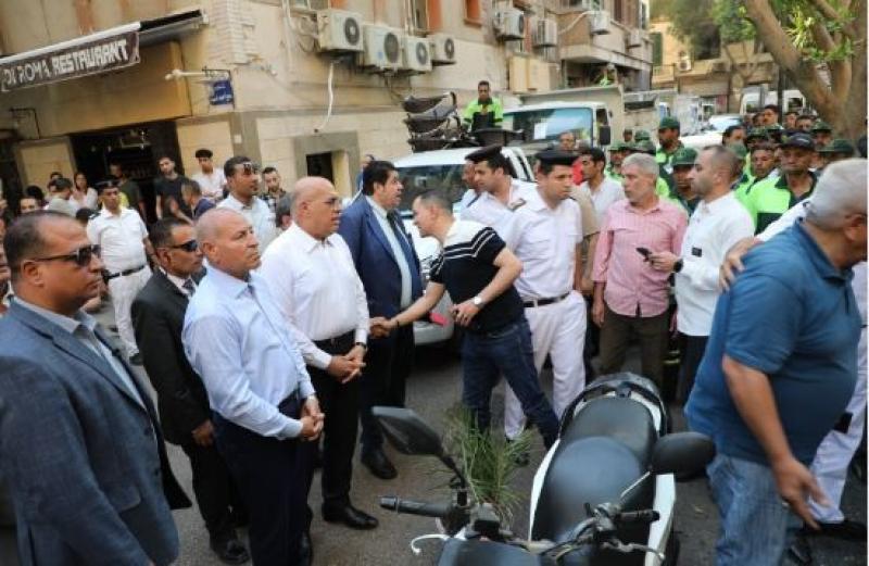 محافظ القاهرة يقود حملة مفاجئة لإزالة الإشغالات بمنطقة الزمالك.. صور