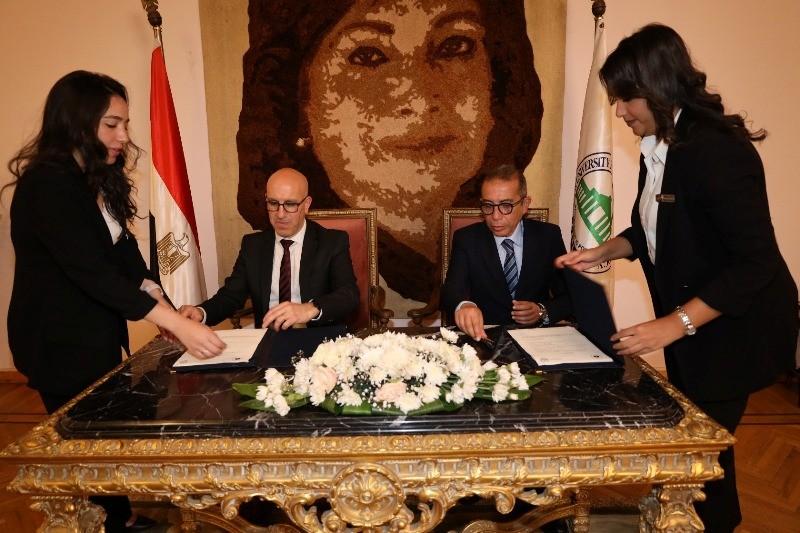 توقيع اتفاقية تعاون تاريخية بين جامعة مصر للعلوم والتكنولوجيا والجامعة الأهلية الفرنسية في مصر
