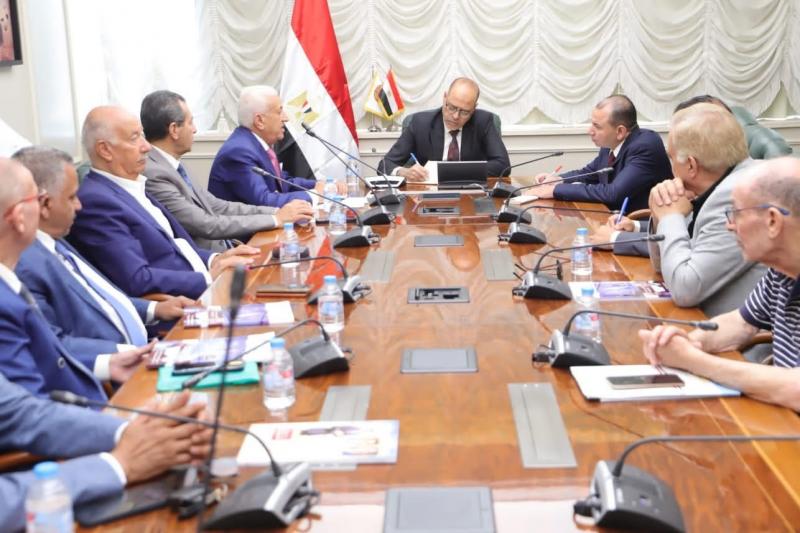 وزير العمل يلتقي وفدًا من ”الجمعية المصرية لأصحاب المدارس الخاصة” لمناقشة ملفات ذات الإهتمام المُشترك