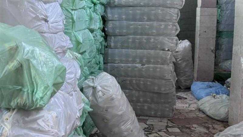 ضبط 20 طن زيت طعام ودقيق مجهول المصدر وغير مطابق للمواصفات بالمنوفية