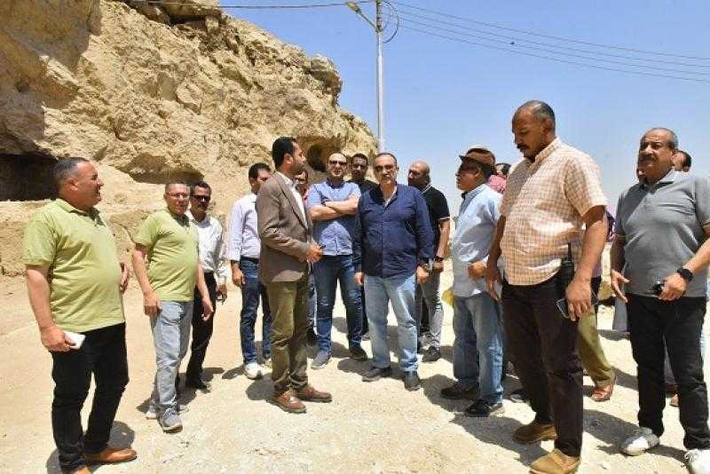 محافظ أسيوط يتفقد مقبرة جفاي – حابي الأول الواقعة بالجبل الغربي
