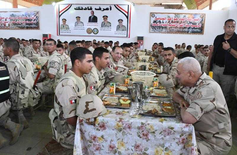 وزير الدفاع يشهد تنفيذ مشروع مراكز القيادة التعبوى للمنطقة الغربية العسكرية.. فيديو وصور
