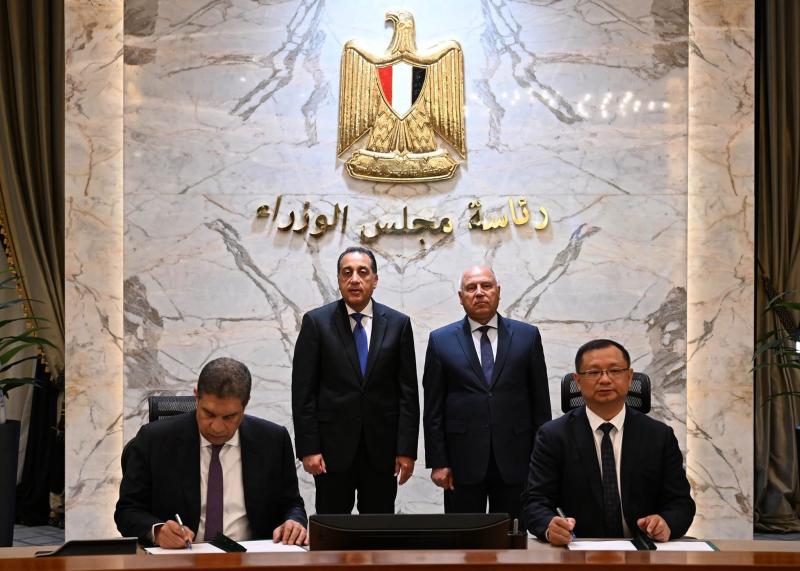 الحكومة توقع اتفاقية لتجميع سيارة طرازات جيتور T1 و T2 محليًا باستثمارات 123 مليون دولار