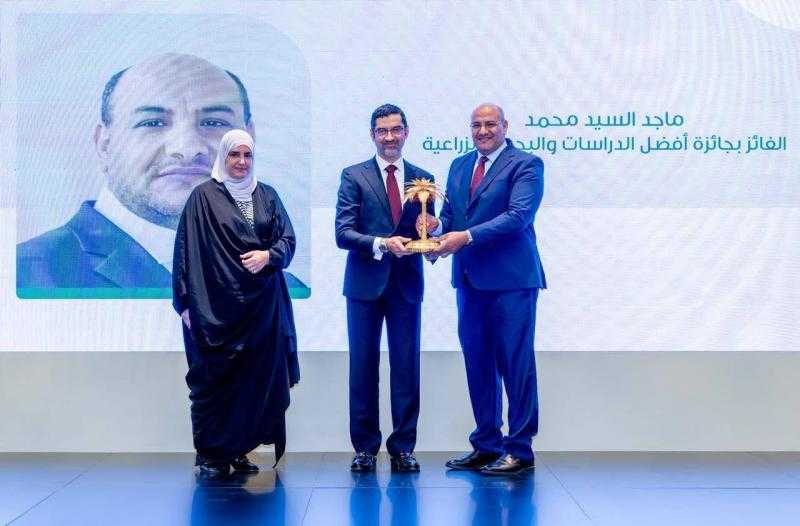 أستاذ جامعي مصري يفوز بجائزة الملك حمد في البحوث الزراعية
