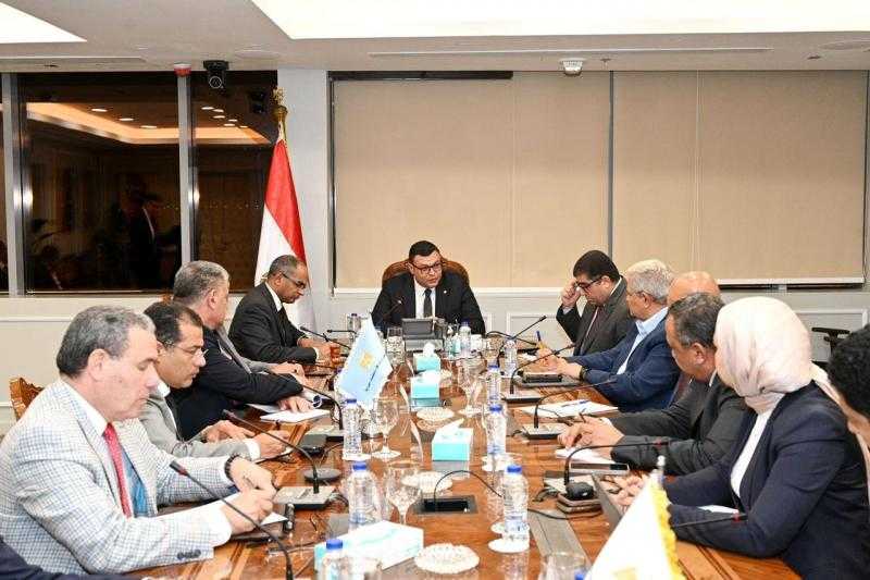 وزير الإسكان يؤكد أهمية توطين صناعة تحلية المياه في مصر
